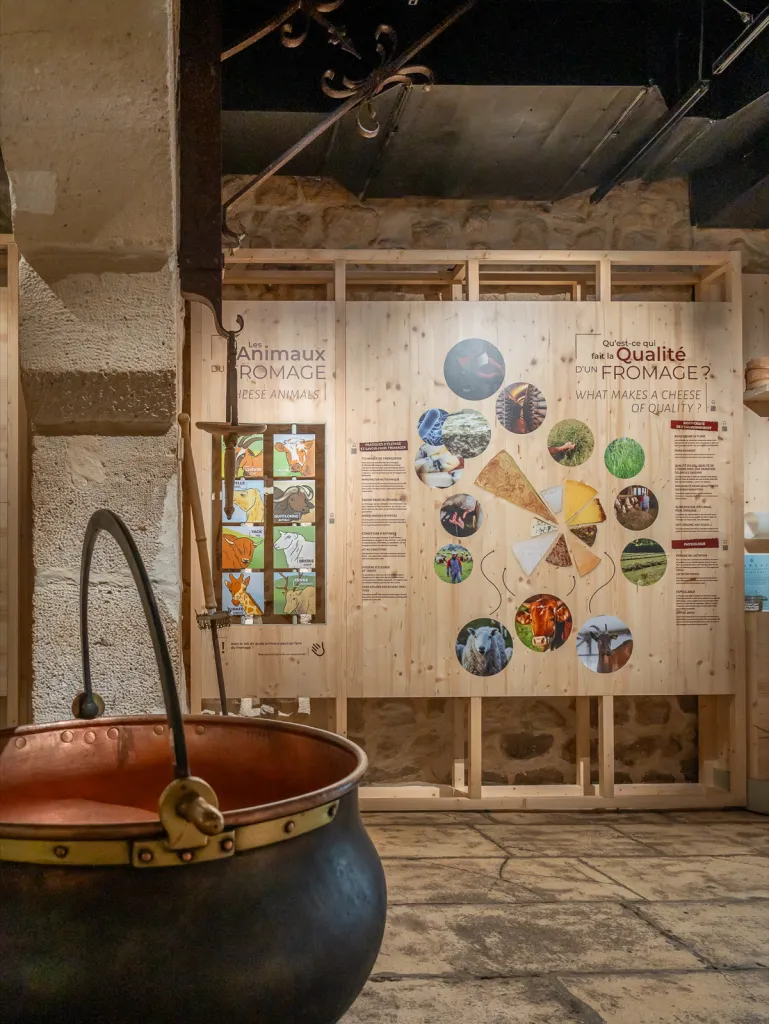 Accueil des visiteurs par l'équipe du Musée Vivant du Fromage